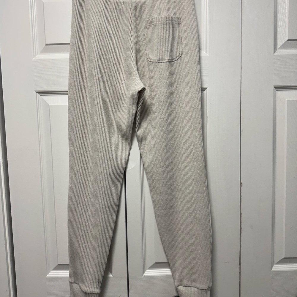 ALO Yoga Light Gray Ribbed jogging pants - Picture 2 of 4